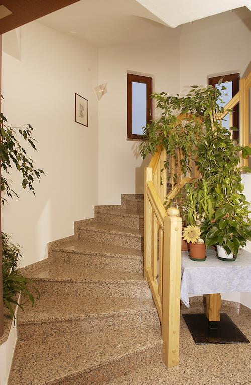 Pension Christl Caldaro Εξωτερικό φωτογραφία